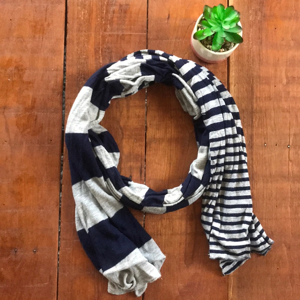 AE Stripe Wrap Scarf 🧣